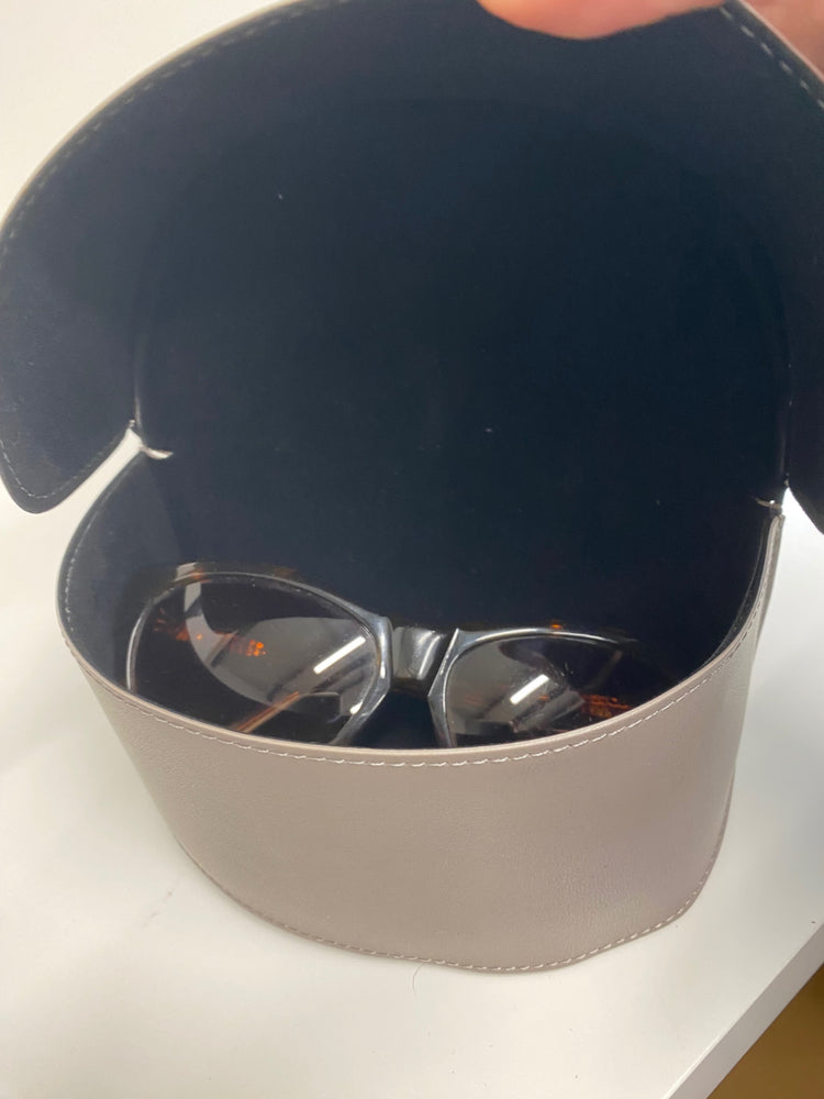 Fabulous BCBG Maxazria Sunglasses One size Tortoiseshell Classics JM182