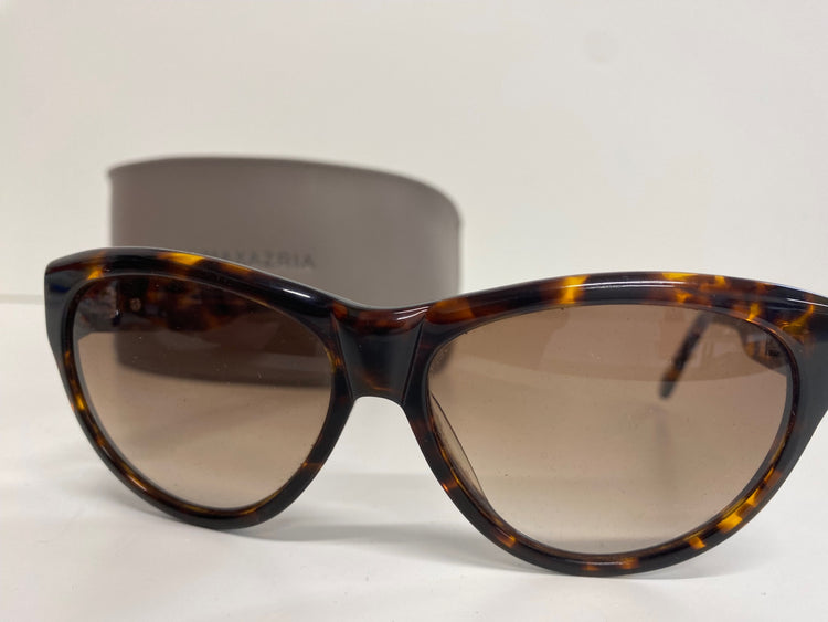 Fabulous BCBG Maxazria Sunglasses One size Tortoiseshell Classics JM182