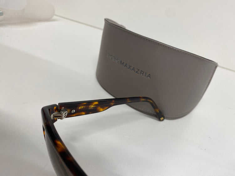 Fabulous BCBG Maxazria Sunglasses One size Tortoiseshell Classics JM182
