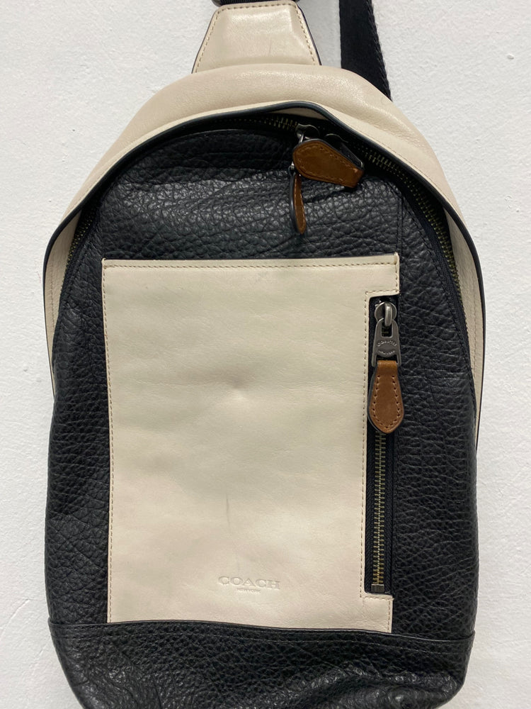 Fabulous Coach manhattan Sling Bag One size Black & cream rare BS001