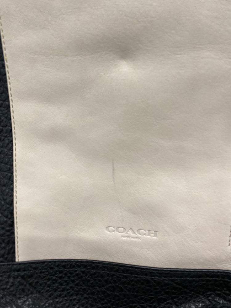 Fabulous Coach manhattan Sling Bag One size Black & cream rare BS001