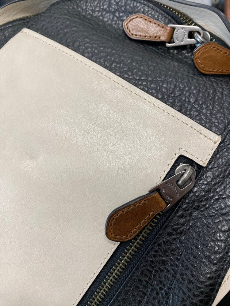 Fabulous Coach manhattan Sling Bag One size Black & cream rare BS001