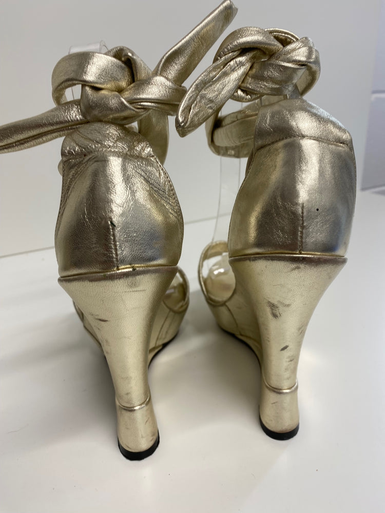 Fabulous Nila & Nila wedge ankle strap Sandals Uk8 Gold High wedge GM143