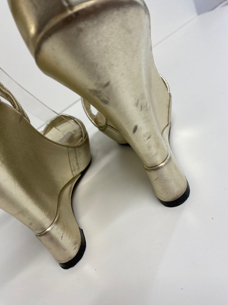 Fabulous Nila & Nila wedge ankle strap Sandals Uk8 Gold High wedge GM143