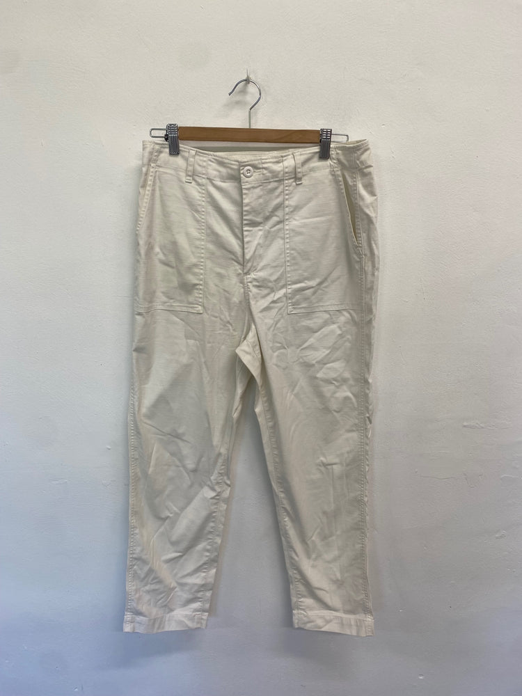 Fabulous Uniqlo Pants W29 White button high rise cropped GM143