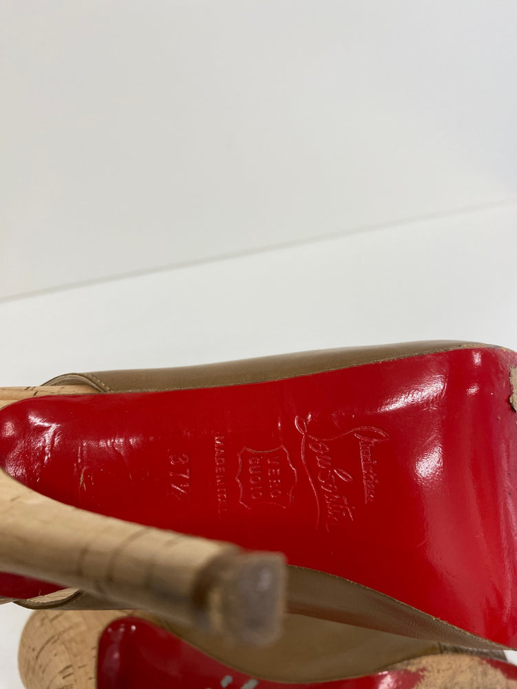 Fabulous Christian Louboutin stunning leather Sling back heels UK4.5 Beige & gold BT001