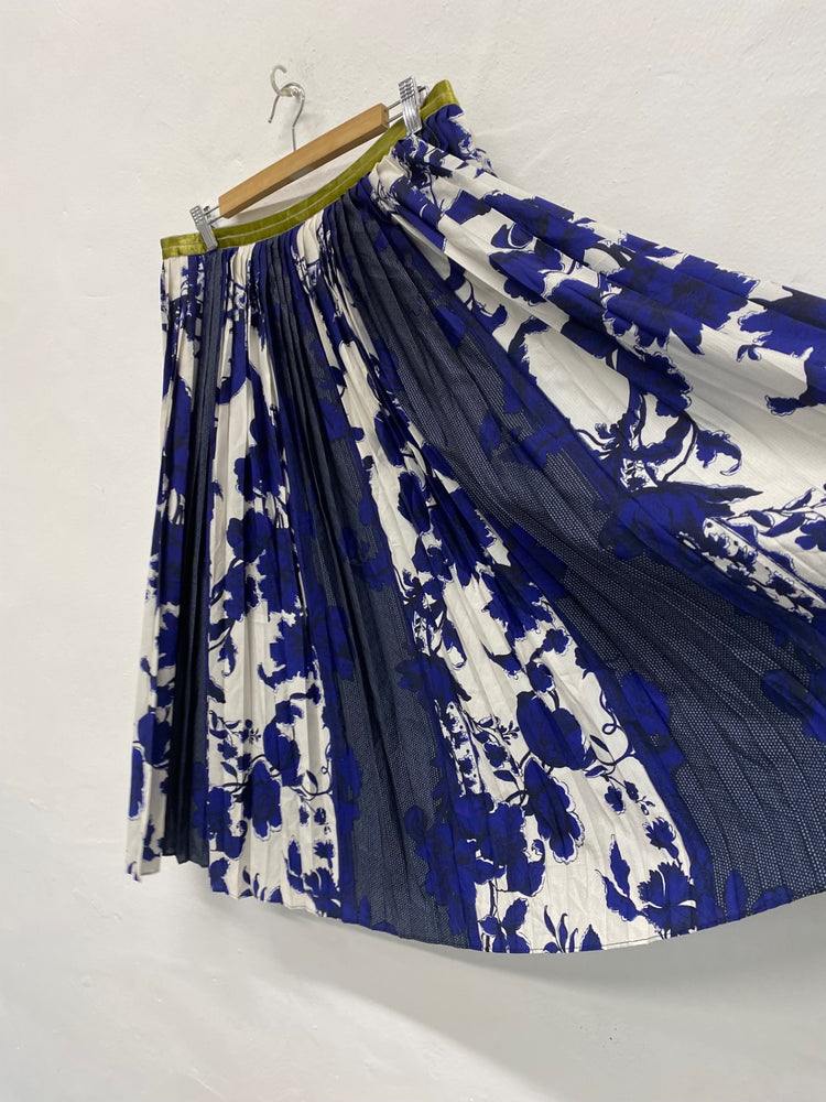 Fabulous The Fold London pleated floral midi Skirt Uk14 Navy Blue CE060
