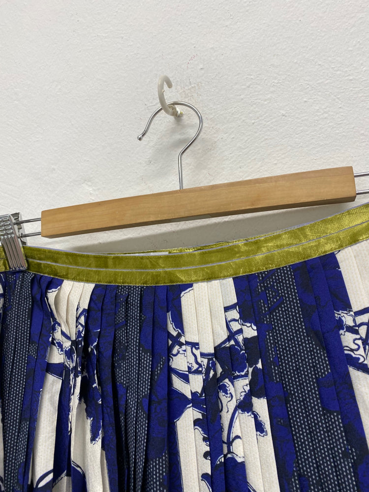 Fabulous The Fold London pleated floral midi Skirt Uk14 Navy Blue CE060