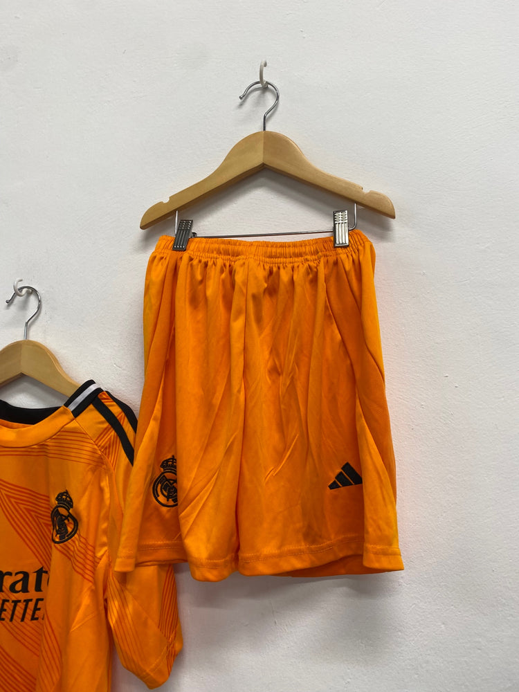 Fabulous Adidas Football kit Age 9-10 Orange Bellingham 24-25 kit Real Madrid #108 GWJ01