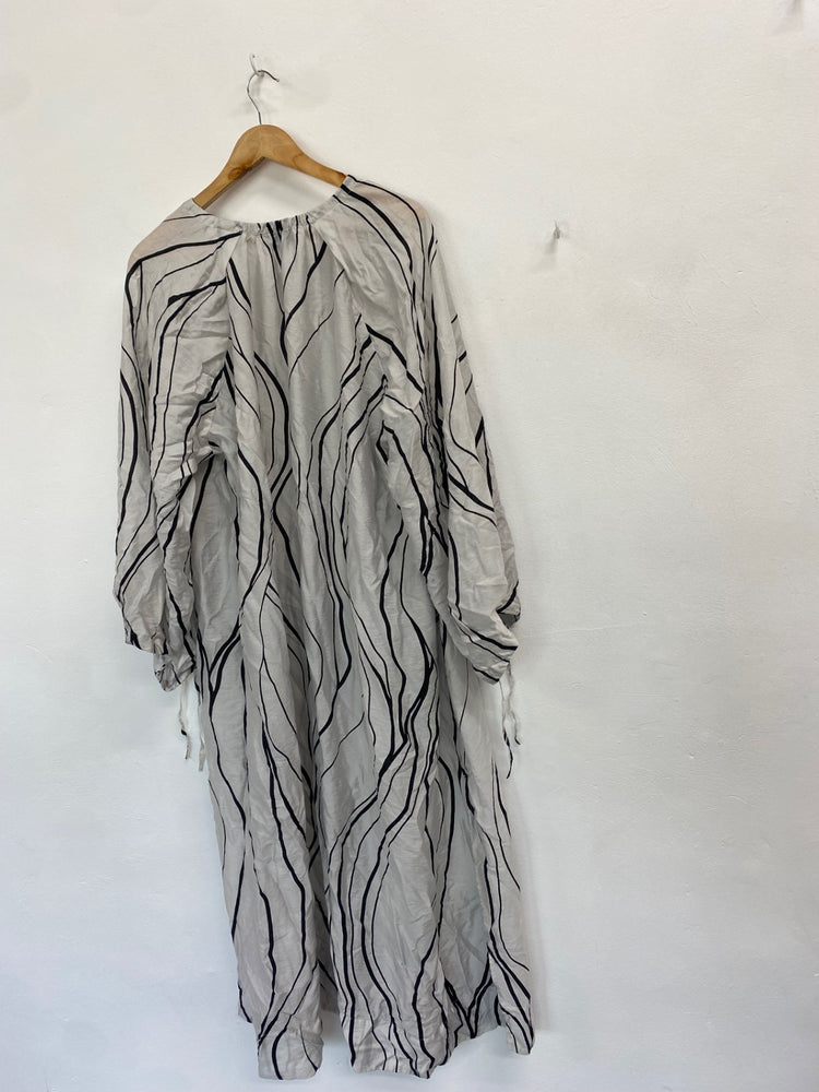 Fabulous & Other Stories Dress UK M Grey black swirl VW001