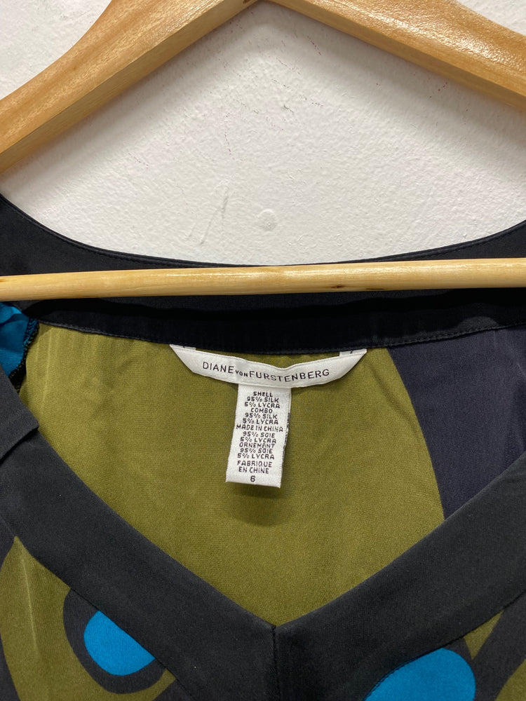 Fabulous Diane von Furstenberg silk blend abstract Top UK10 Olive Green MD002