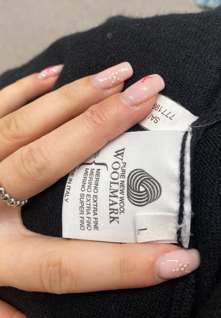 Classic Pringle of scotland Sweater UK L Black arm logo wool LG276