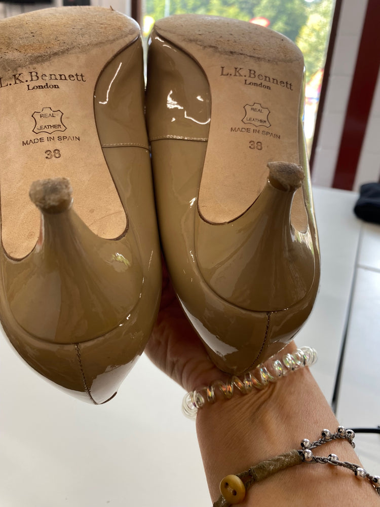 Fabulous L.K. Bennett Nude Classic Kitten heels UK5 Nude Patent AO001
