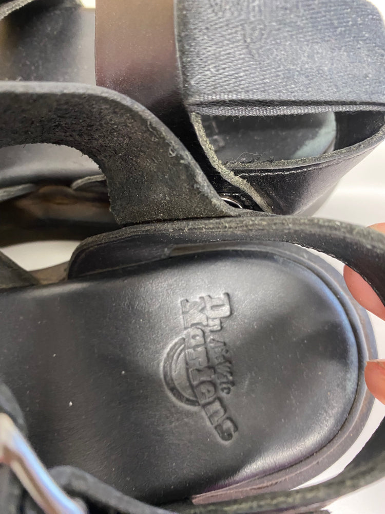 Fabulous Dr. Martens Gryphon Sandals 4 Black leather ZB458