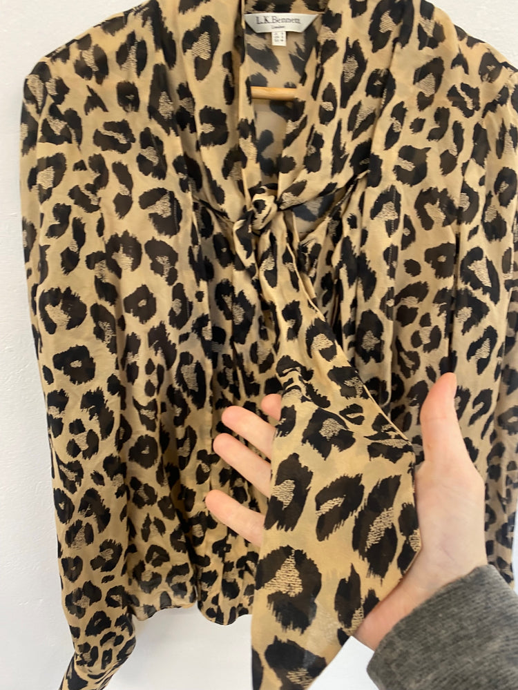 Fabulous L.K. Bennett Silk Pussy bow animal print Blouse Uk16 Beige & Black jF463
