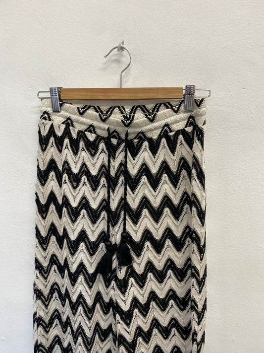 Fabulous Mint Velvet Wide leg trousers crochet UK S Black white zig zag JF463