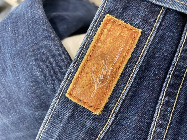 Fabulous Levi's Straight Cut slight curve Jeans W26" L30 Dark Blue AP464