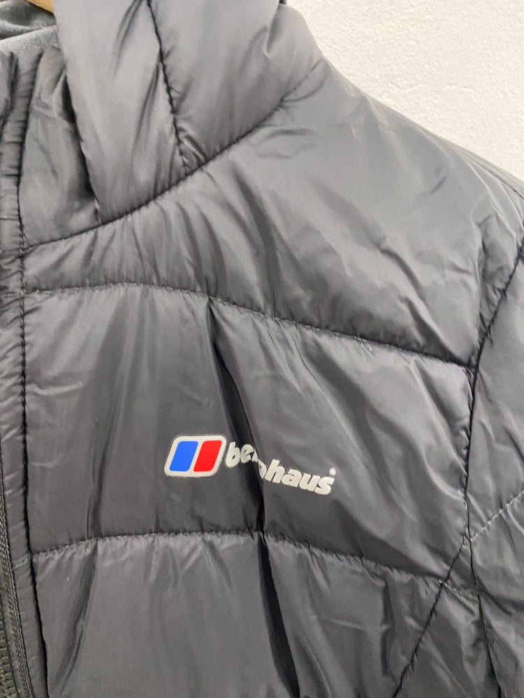 Fabulous Berghaus Puffer Jacket Age 11-12 Black SW461