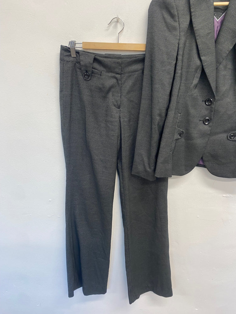 Fabulous Next Suit UK 10 long Grey spotted pattern formal MK482