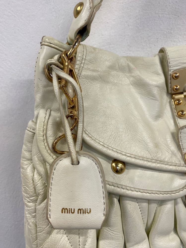 Fabulous Miu Miu Matelasse Coffer Handbag Cream AE001