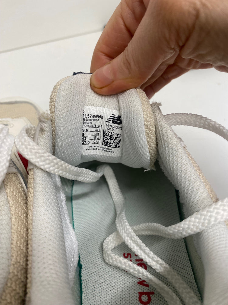 Fabulous New Balance 574 low sea salt Sneakers UK9 Beige ML574WN2 LT002