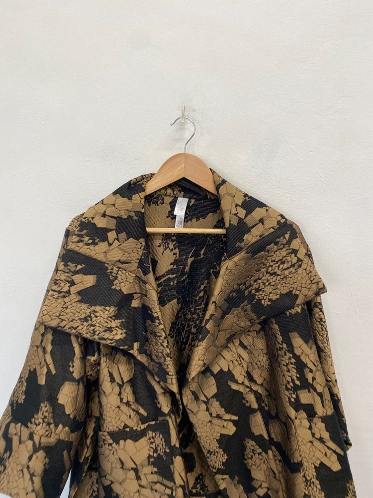 Stunning Marla Wynne Jacket UK 12 Black and Gold FB552