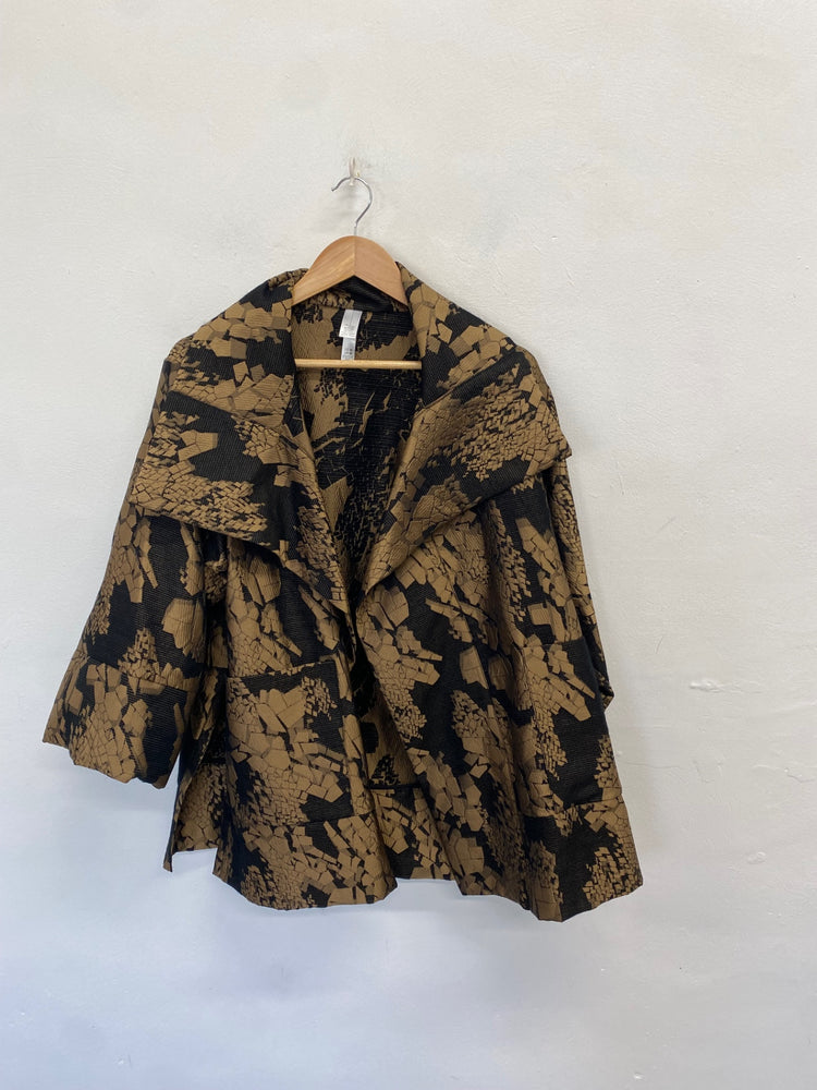 Stunning Marla Wynne Jacket UK 12 Black and Gold FB552