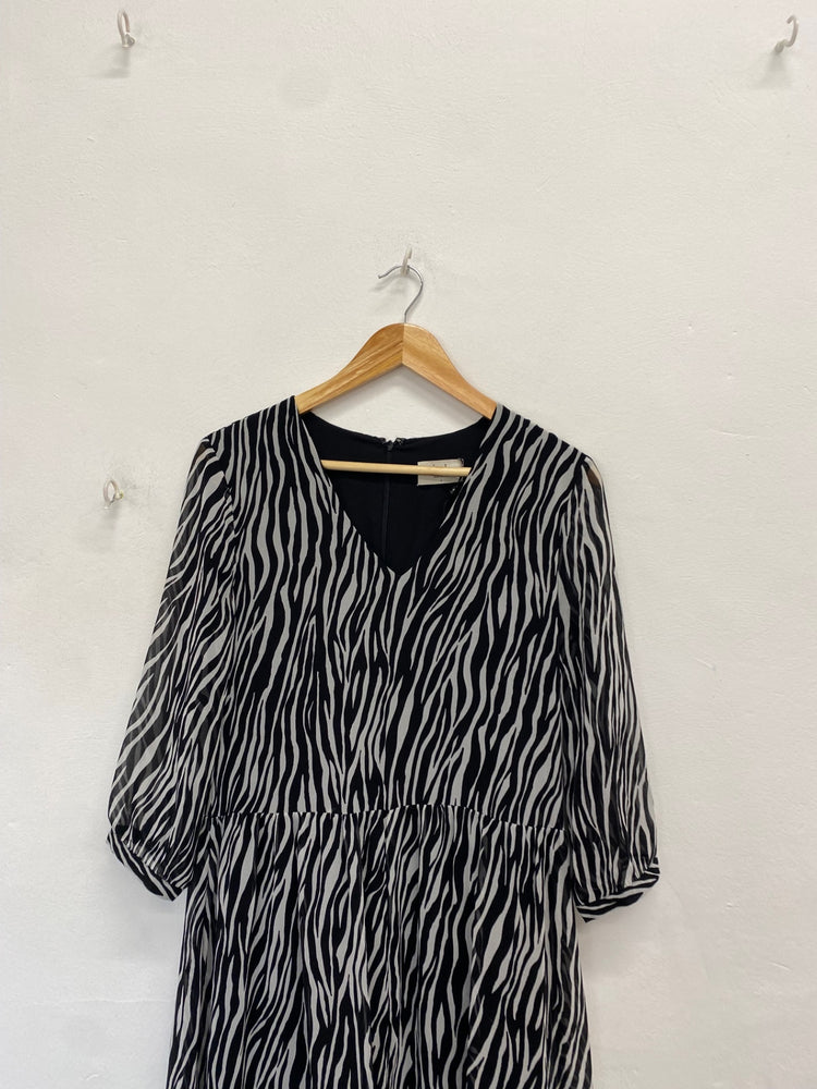 Stunning Hush Long dress UK 8 Black and White zebra JP001