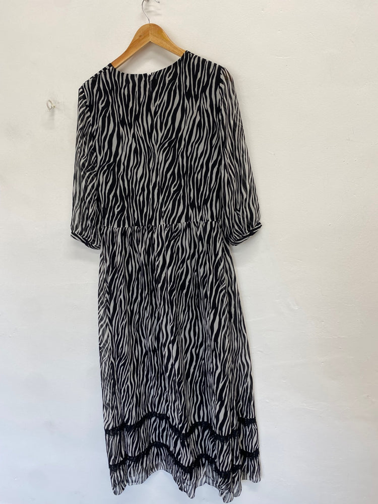Stunning Hush Long dress UK 8 Black and White zebra JP001