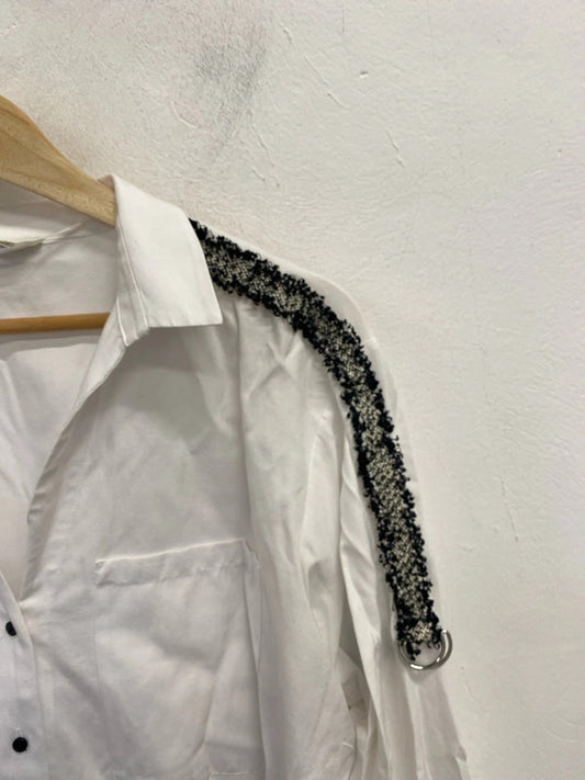Lovely Zara basic white shirt wi the grey textured shoulder buckle UK M LB005