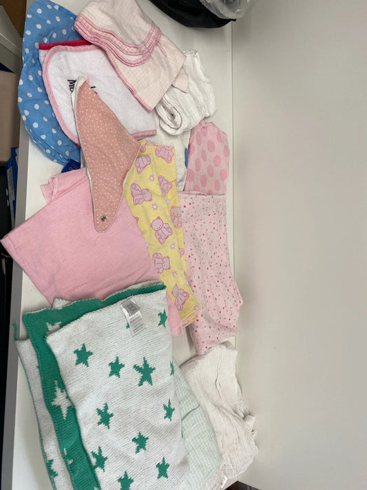 Fabulous Bundle of Baby blankets & bath care bibs etc John Lewis F&F #16 AL002