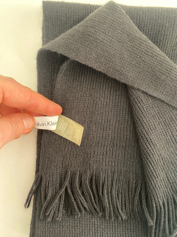 Classic Calvin Klein black scarf ribbed GW001
