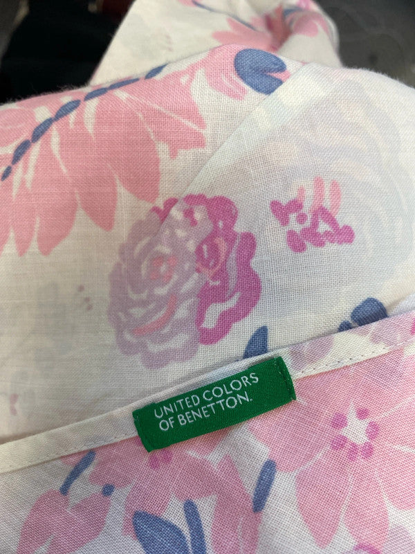 Lovely United colours of Benneton pink floral blouse UK S AG005