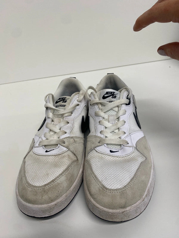 Fabulous Nike SB Alleyoop low trainers White black UK6 Youth JP001