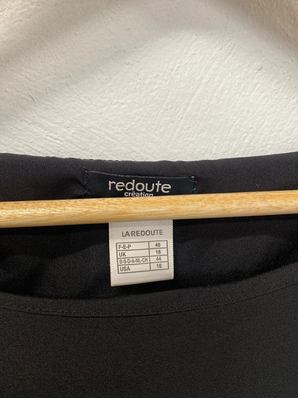 Classic black sheath dresss with a tie. La Redoute 18 KM003