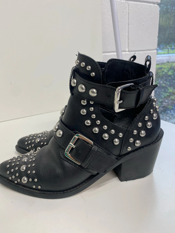 Fabulous Kurt Geiger Sybil studded boots Uk4 stunning SS002