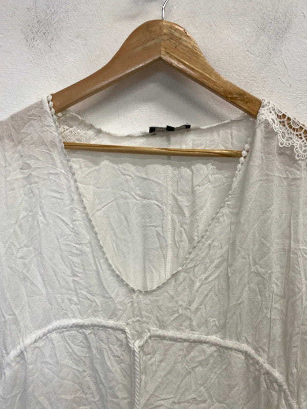 Lovely new look white broderie beach cover UK L LD003