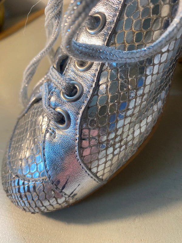Angeline Tournier Silver snakeskin Trainers Red Heart Uk3 SP002’summer