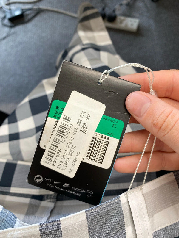 Fabulous men’s Nike plaid tech shorts size XL JP001