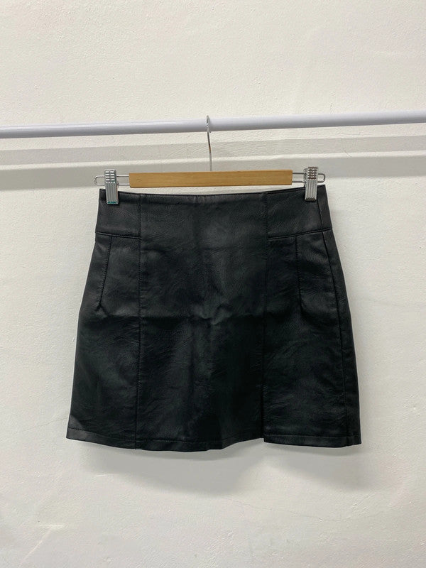 Super Cute Topshop Mini Faux leather skirt UK6 SD002