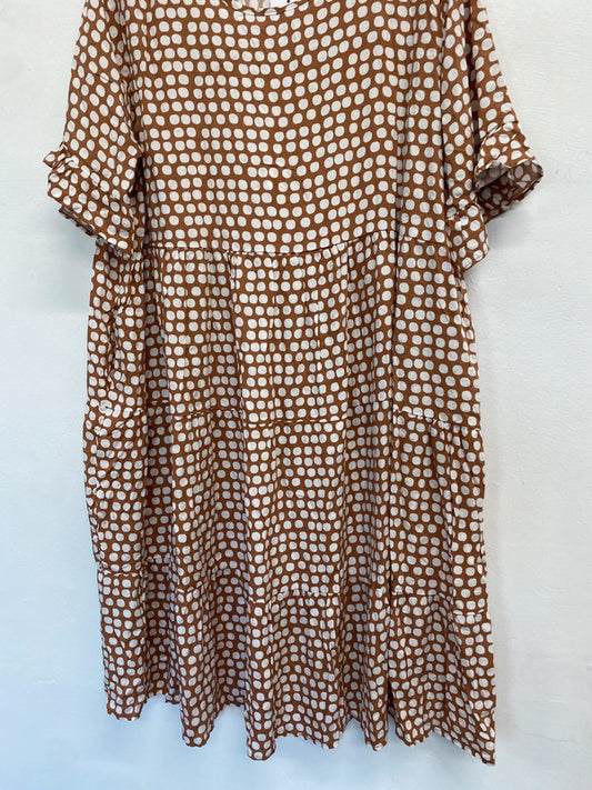 Lovely hourglass spotted brown smock dress nwt UK 20 IM001