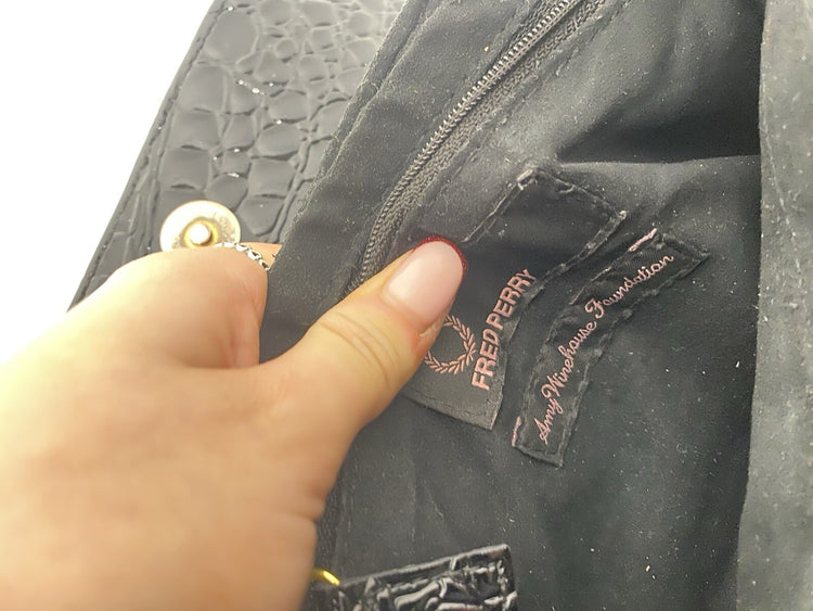 Fred Perry Amy Winehouse Black Gold Charm Chain Bag One Size LB002