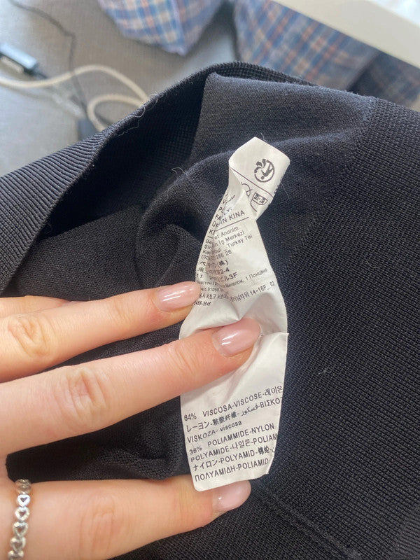 Lovely United colors of Benneton black jumper UK L SS002