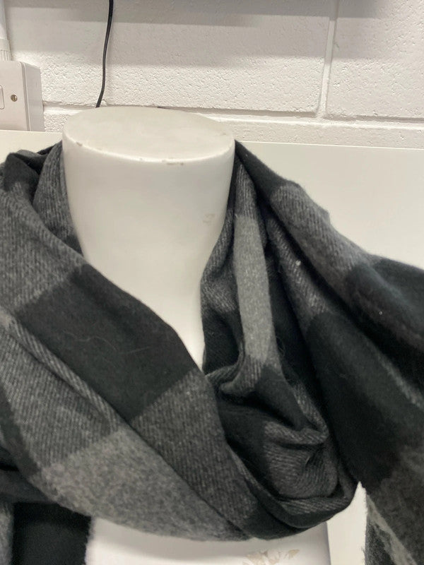 Fabulous super soft black grey cheque scarf one size JR001