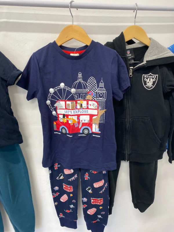 Fab boys bundle pyjamas & chill bundle age 7-9 M&S F&F #56 LD003