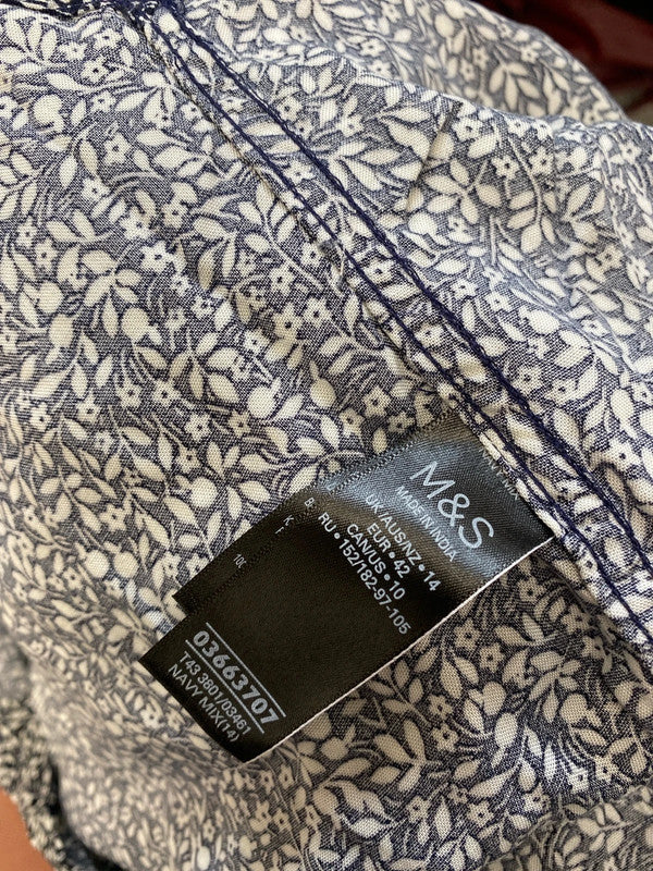 Lovely m&s navy white floral pattern blouse top UK 14 KM005