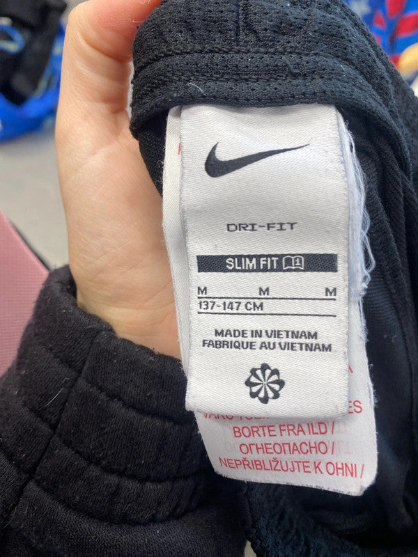 Fabulous boys Liverpool Nike dri fit training kit age 12-14yrs #32 JP001