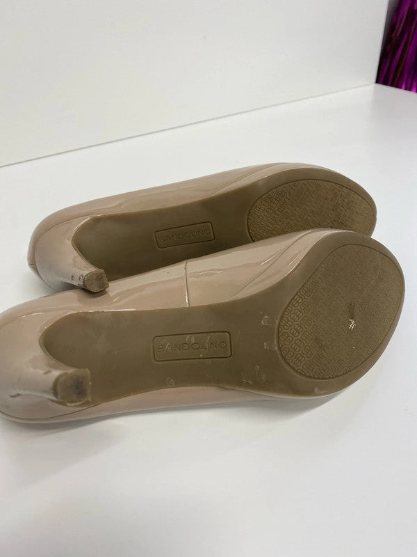 Fabulous Nude peep toe court shoes by Bandolino Uk7 KM005