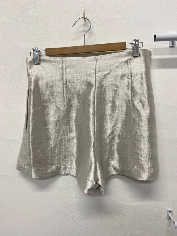 Stunning Champagne silver pleated silver shorts UkS JB001