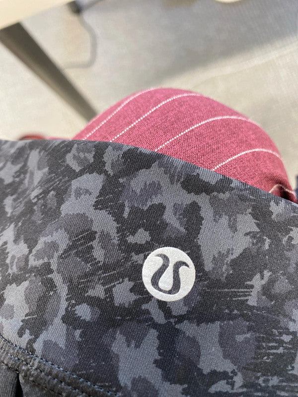 Lovely black grey camo Lululemon sports bra UK 10 CJ001